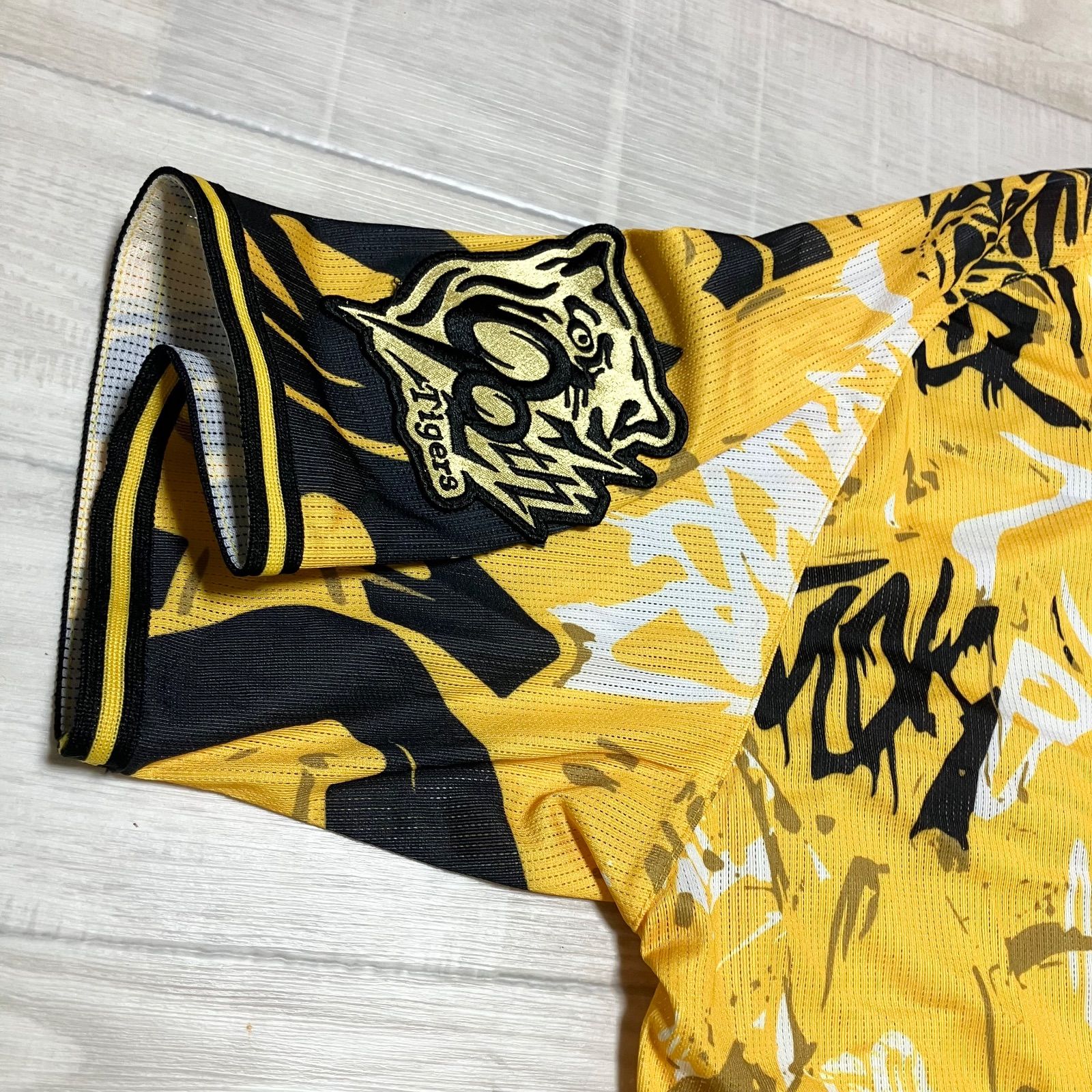 【完売品‼️】阪神タイガース　佐藤輝明　2025ウル虎の夏限定ユニフォーム　L オリジナル 阪神タイガース 佐藤輝明 ワッペン多数 ウル虎の夏2025