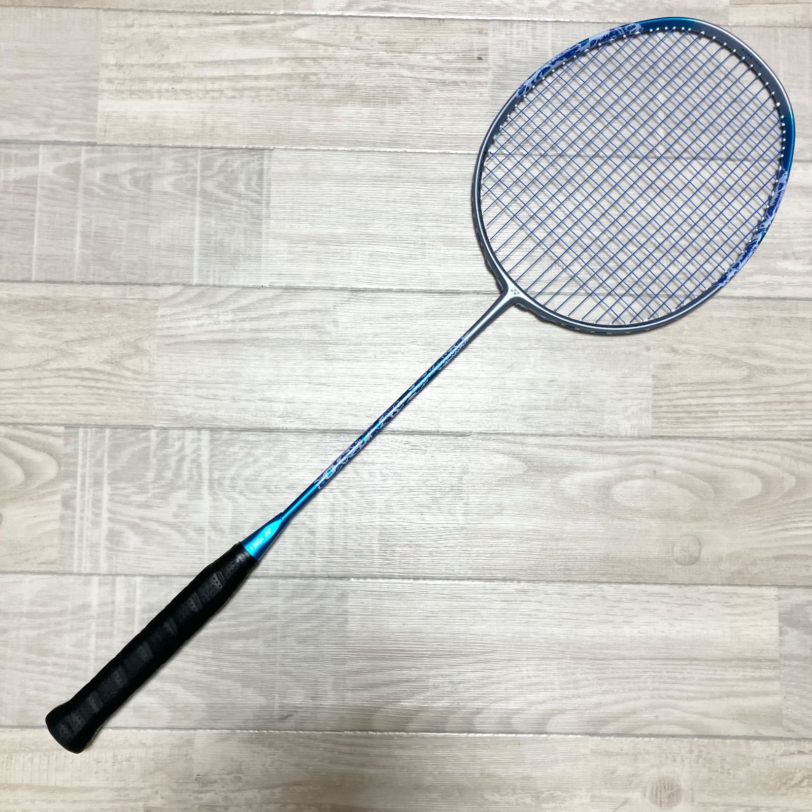 極美品 ヨネックス ナノフレア300 バドミントンラケット YONEX