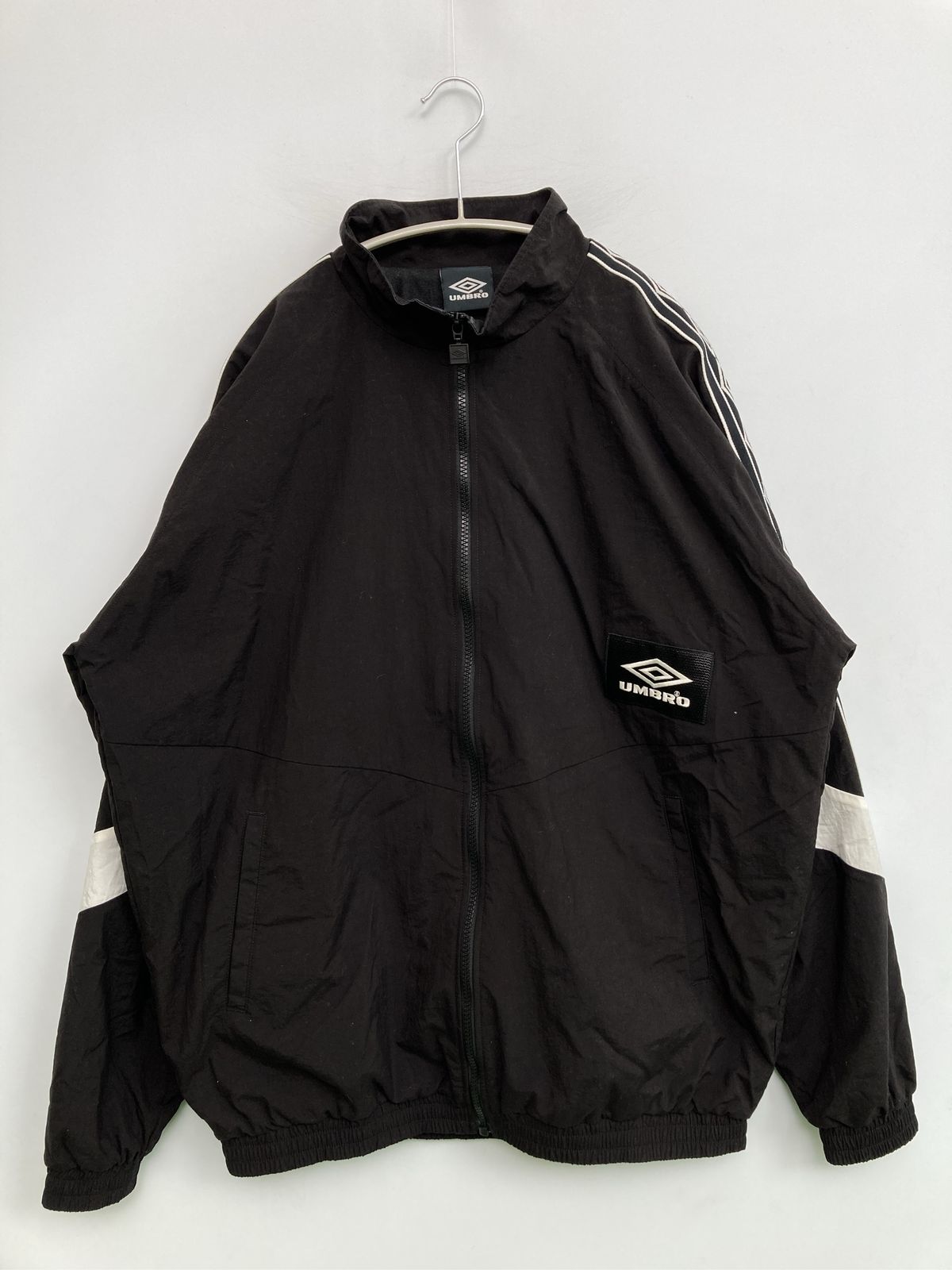 UMBRO ナイロンジャケット M ブラック 無地 ワンポイント ブランドロゴ