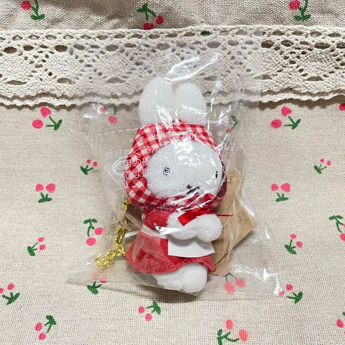 ミッフィーストロベリー レッド CHECK ぬいぐるみ キーホルダー いちごミッフィ チャーム