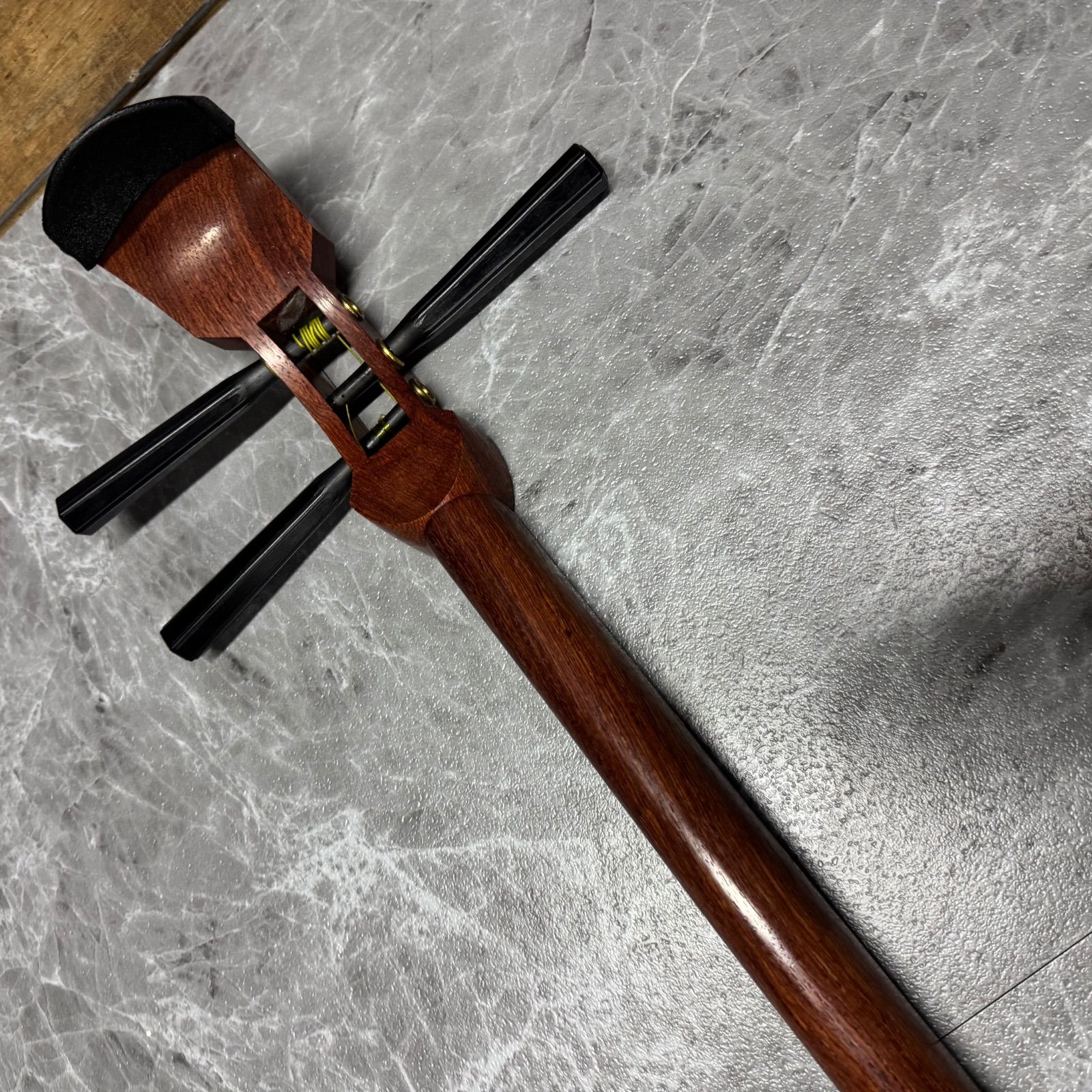 中古動作品・付属品多数】津軽三味線 紅木 太棹 高級 伝統和楽器 茶