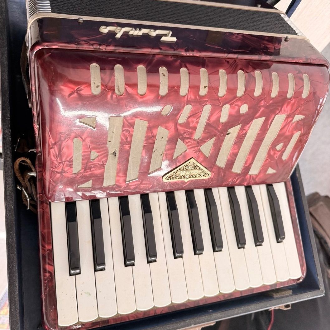 TOMBO トンボ アコーディオン No.28 レッドパール 25鍵 R26B2 - メルカリ