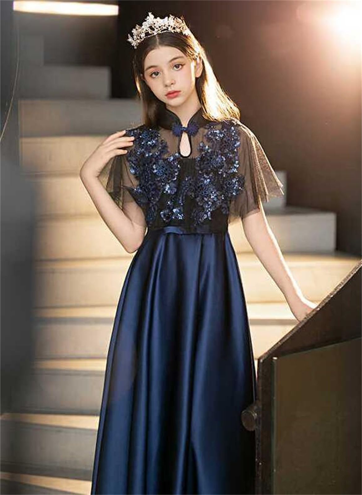 子供 ドレス キッズ ピアノ 発表会 女の子 演奏会 ドレスこのドレスには二通りの着方があります 子どもフォーマル バイオリン 豪華な上品 エレガント 中学生 結婚式 舞台 1|ネイビー 150
