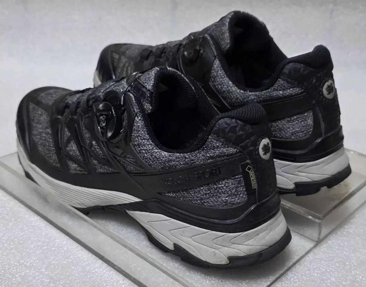 トレッキングシューズ