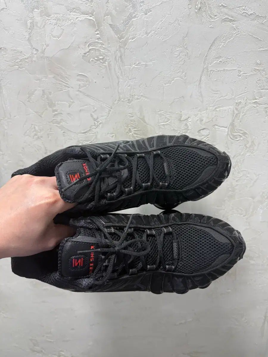 ナイキ ショックス tl ブラック アンド マックス オレンジ ウィメンズ