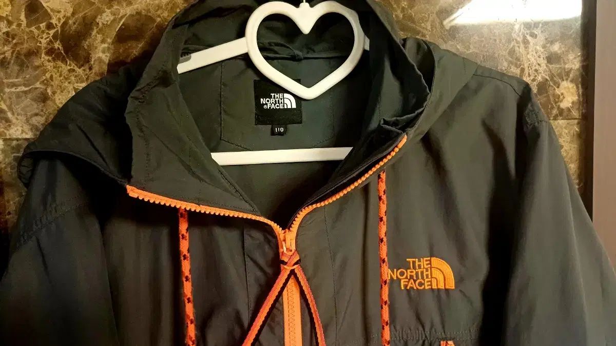 ザノースフェイス ウィンドブレーカー グレー L 110