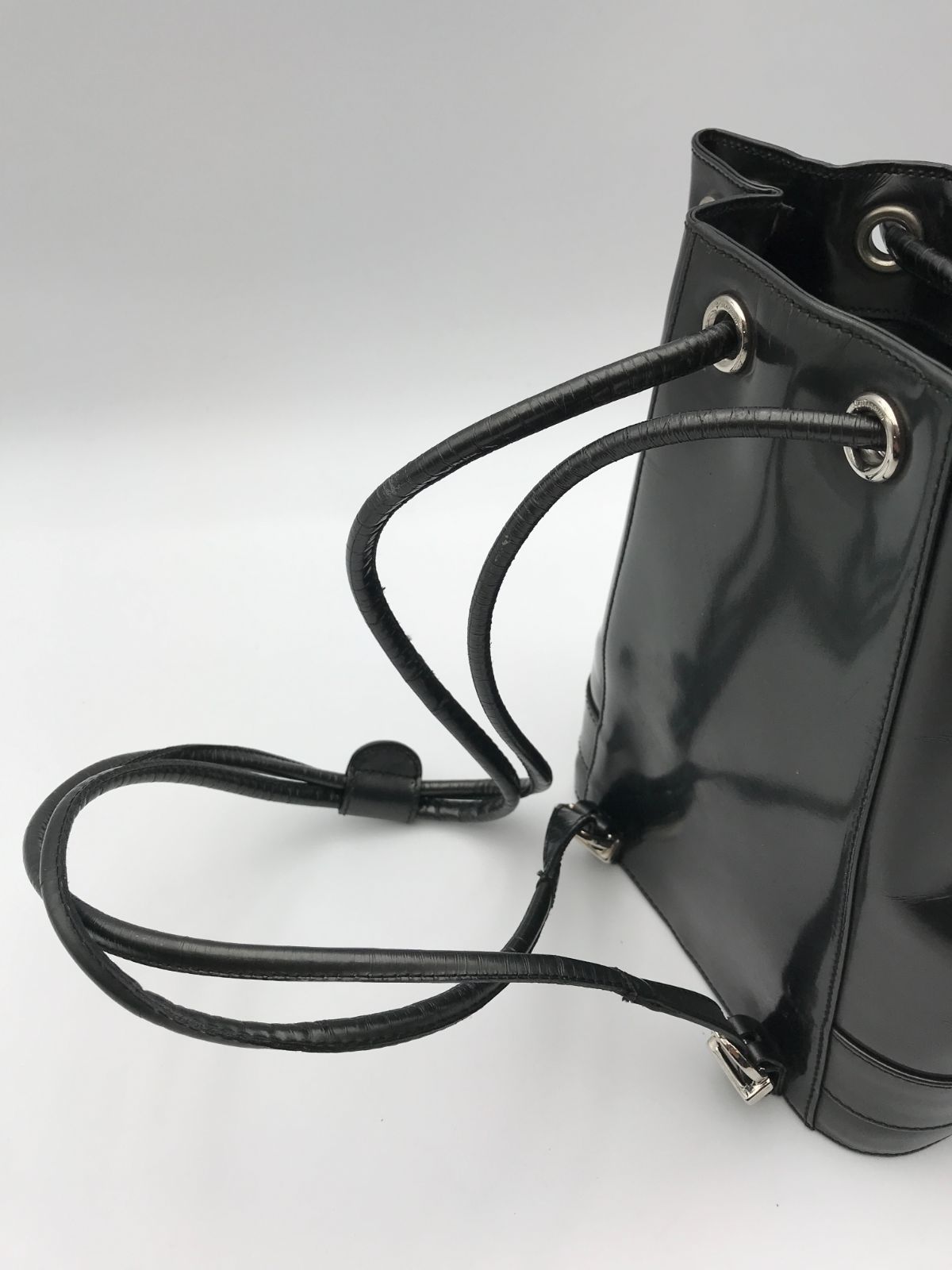 希少 Salvatore Ferragamo フェラガモ 巾着型 ミニ リュック パテント