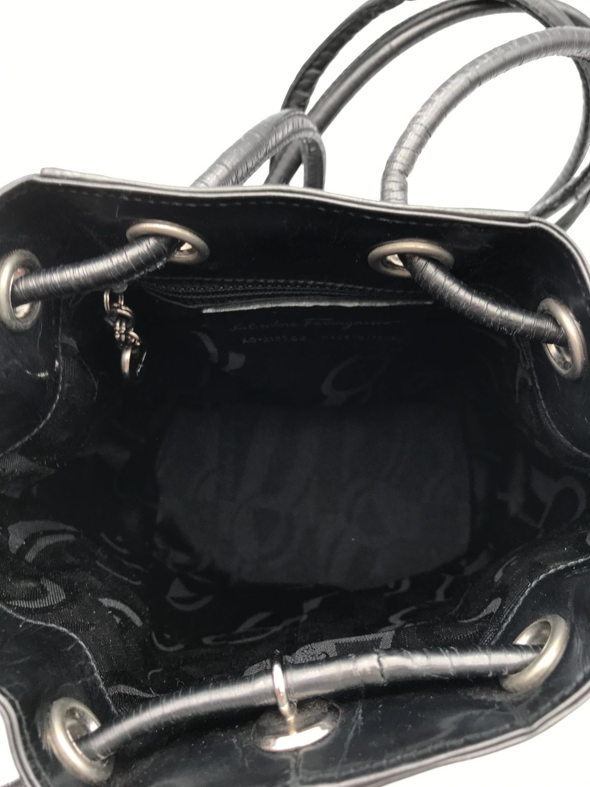 希少 Salvatore Ferragamo フェラガモ 巾着型 ミニ リュック パテント