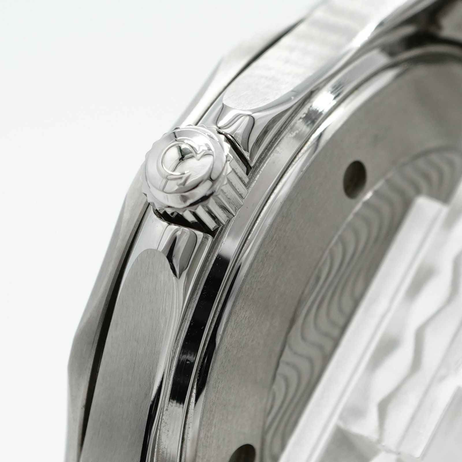 ネイビー文字盤腕時計