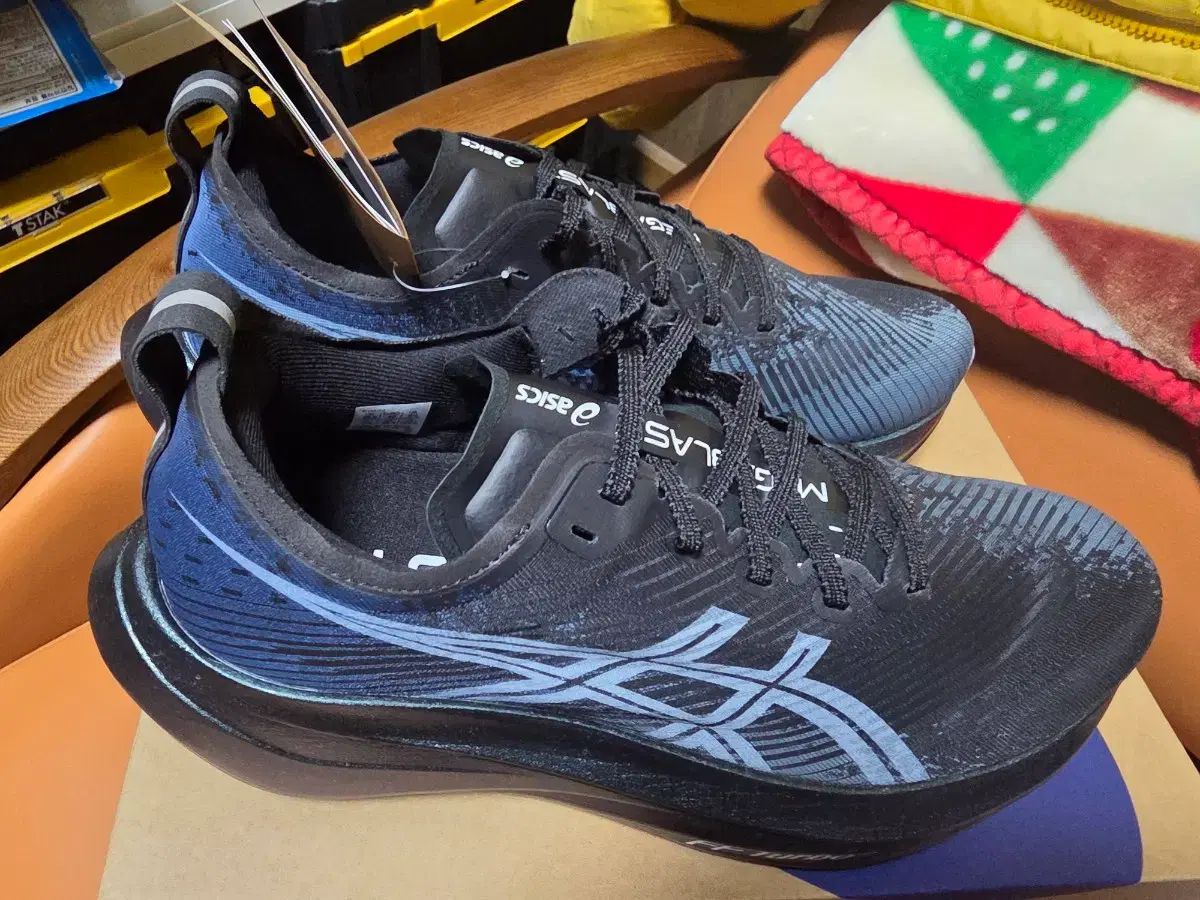 アシックス MEGA BLAST ブラック 白 265