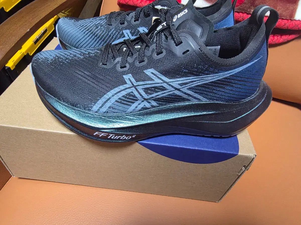 ランニングシューズ ブラック