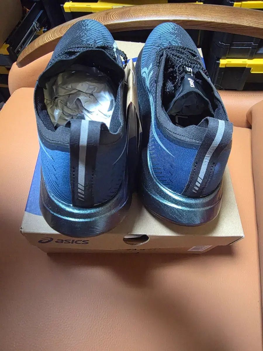  メガブラスト ランニングシューズ ブラック 白 235 登山靴 トレッキングシューズ アウトドアシューズ