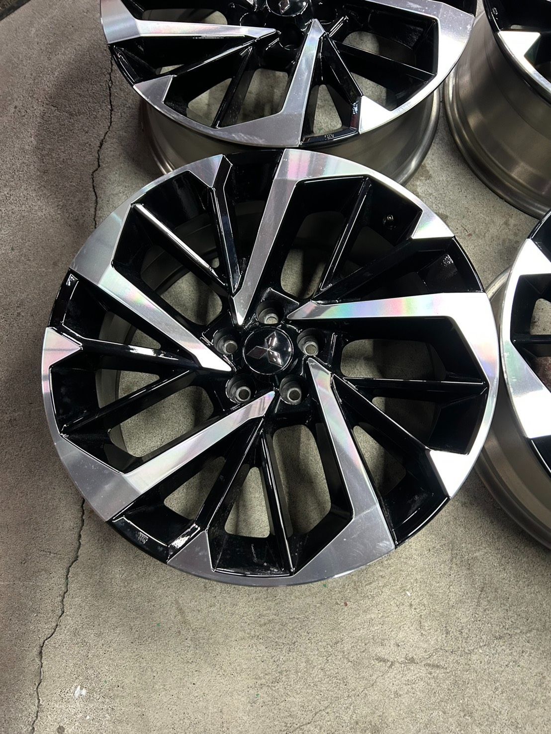三菱 アウトランダーPHEV GN0W 純正 20インチ アルミ 8.0J +35 ENKEI製