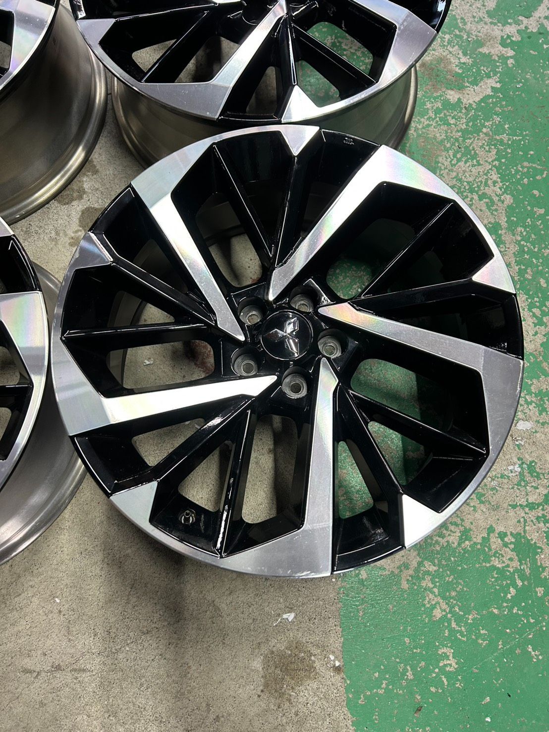 三菱 アウトランダーPHEV GN0W 純正 20インチ アルミ 8.0J +35 ENKEI製