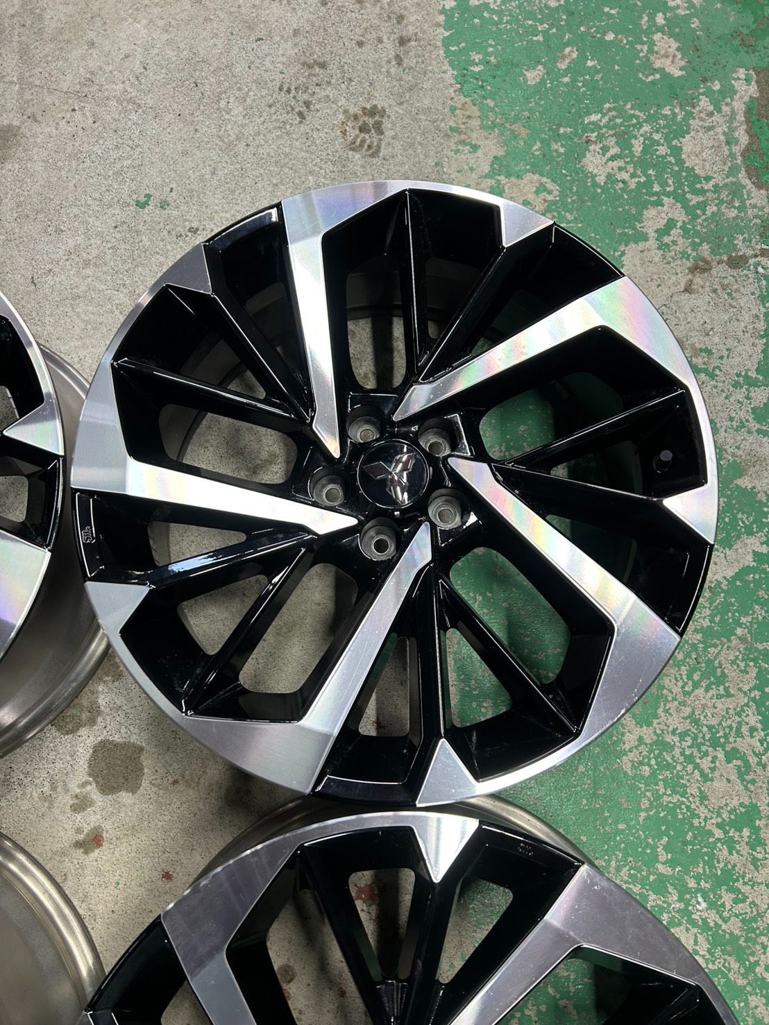 三菱 アウトランダーPHEV GN0W 純正 20インチ アルミ 8.0J +35 ENKEI製