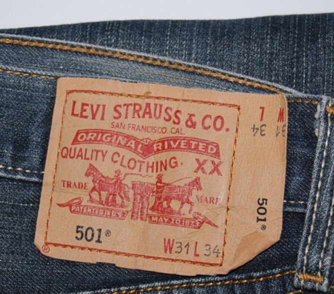 送料無料! USED Levis リーバイス 501 デニム ダーク色 BLUE トルコ製 W31　L-25