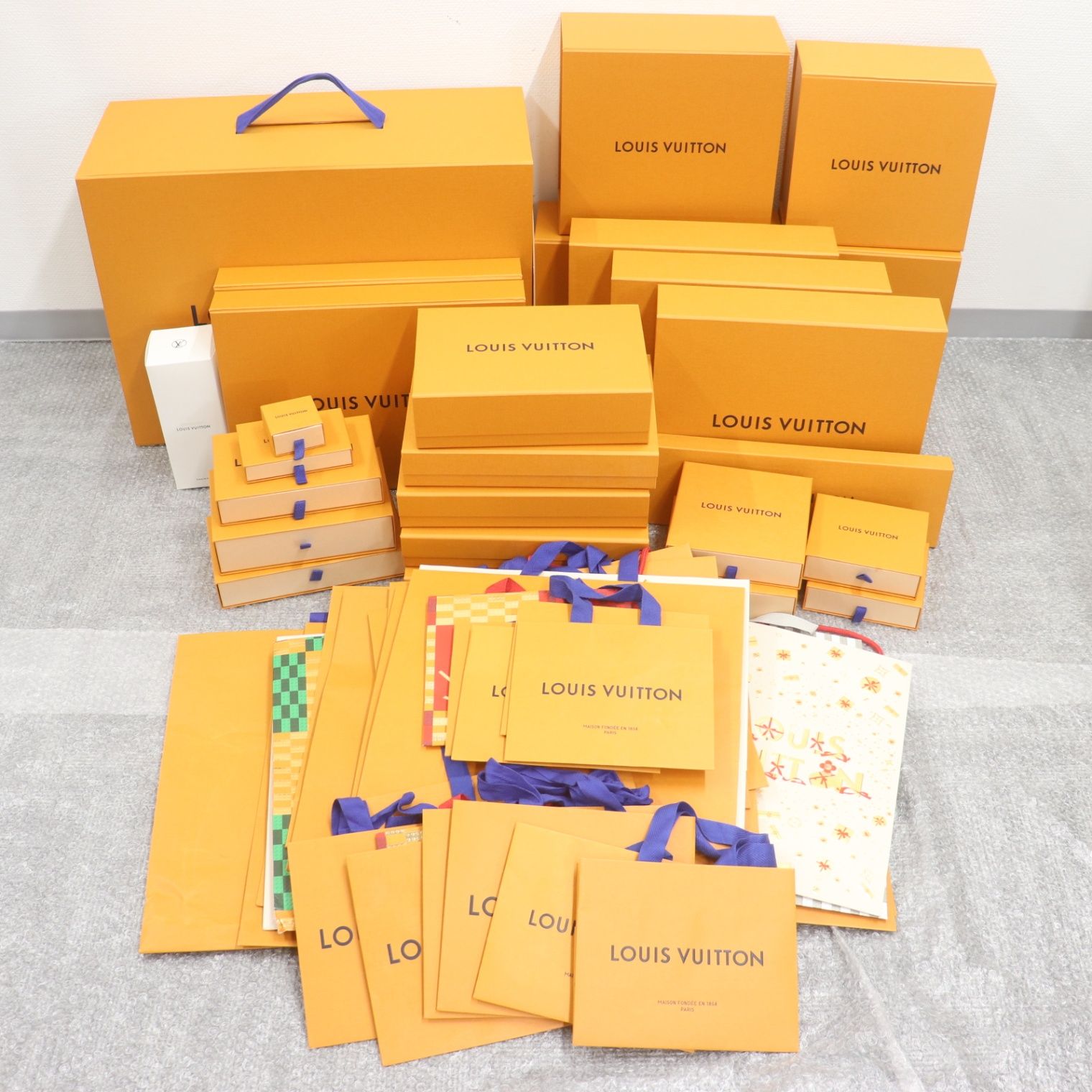 ITZXZGOEGZ54 LOUIS VUITTON ルイヴィトン BOX 空き箱 ショッパー 純正 紙袋 オレンジ ブランド箱 紙袋30枚 箱26個