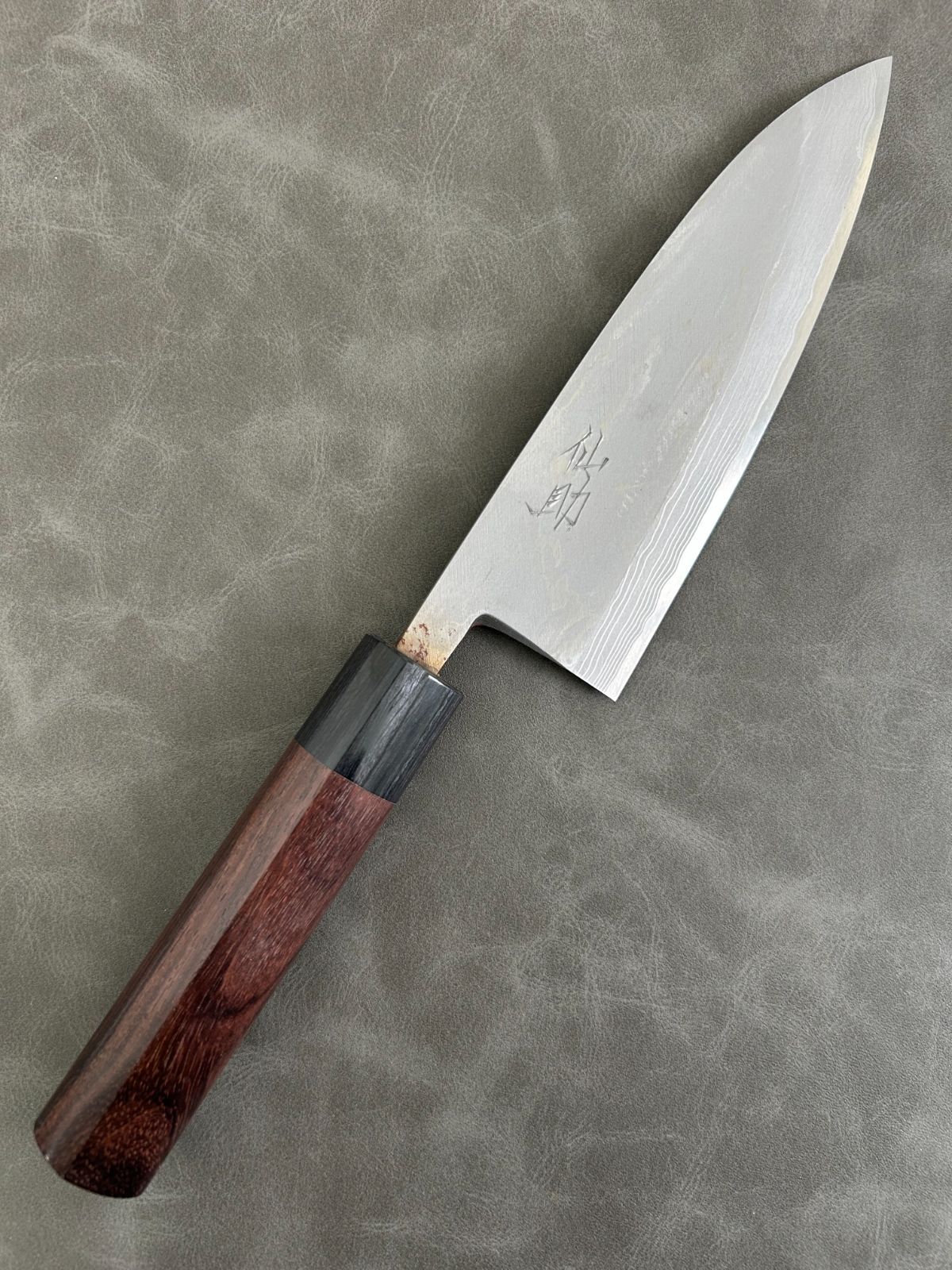 訳あり 仙助 包丁 出刃 ダマスカス 安来鋼青紙2号 165ｍｍ 紫檀シノギ柄 60