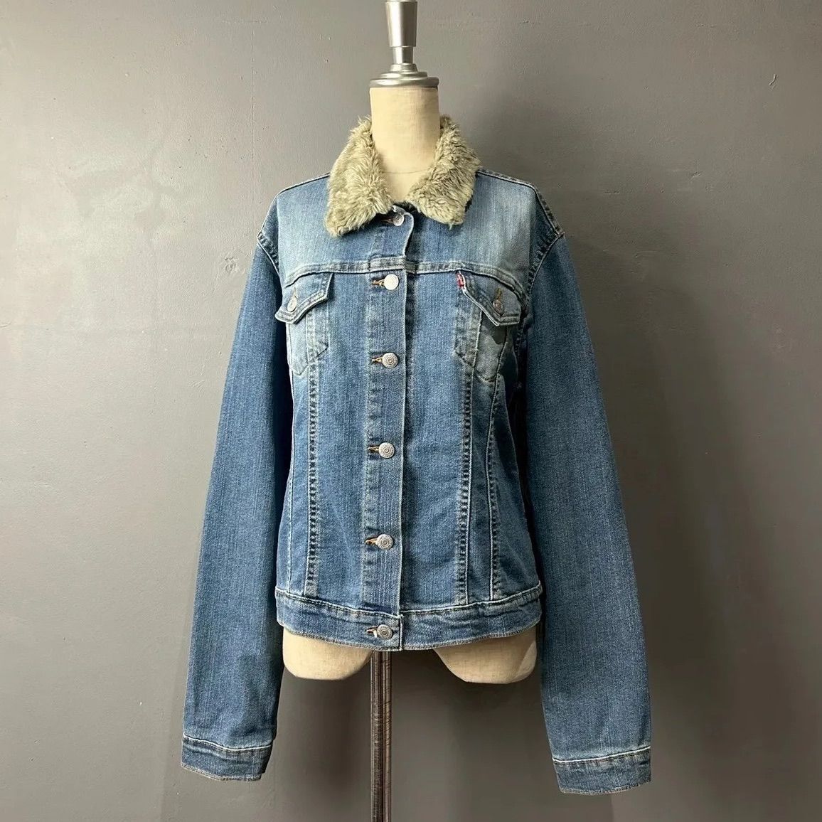 00s archive tracker jacket y2k dark wear