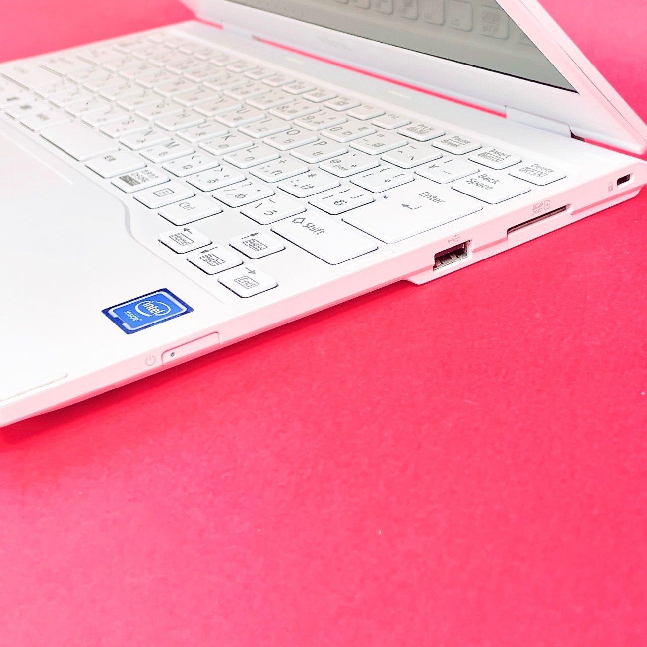 富士通 小型軽量ノートPC 白 Windows11 SSD256GB - メルカリ
