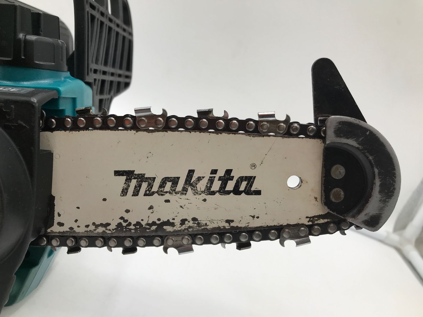 品 Makita|マキタ UC 121 DZ 14.4 V充電式チェンソー 本体のみ IT_865 FE 岡岩 M 04