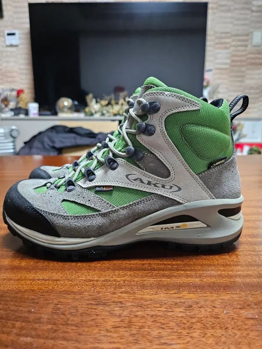 AKU アーク GORE TEX ゴアテックス 登山靴 グリーン グレー 240 ミリ