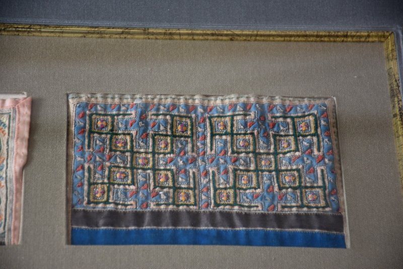 蔵A5856f】モン族 古布 刺繍襟飾り額装 18～19世紀 少数民族！ - メルカリ