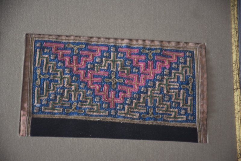 蔵A5856f】モン族 古布 刺繍襟飾り額装 18～19世紀 少数民族！ - メルカリ