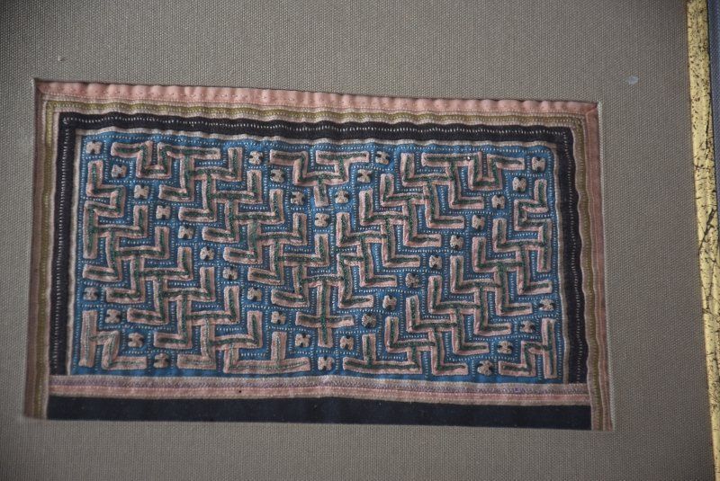 蔵A5856f】モン族 古布 刺繍襟飾り額装 18～19世紀 少数民族！ - メルカリ