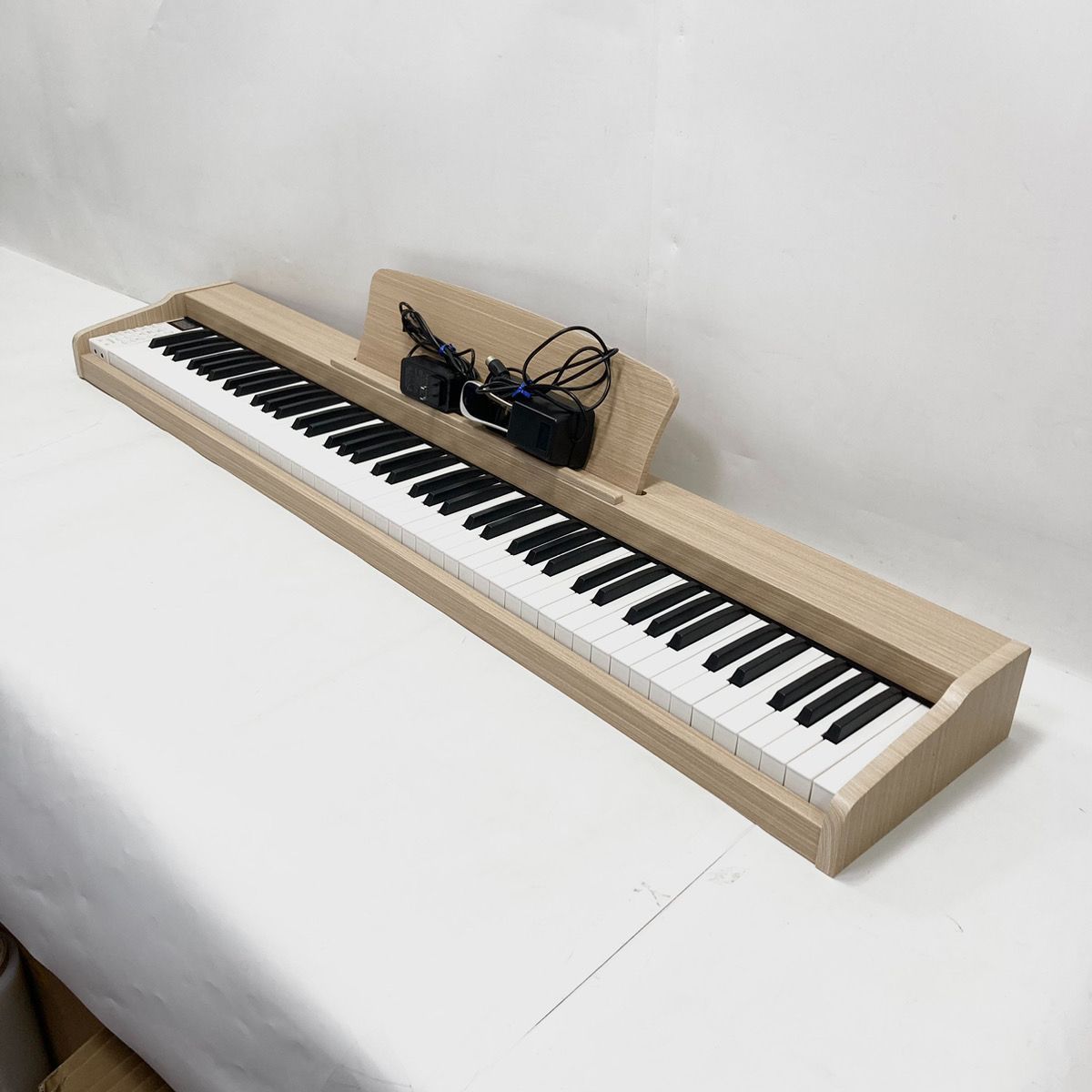 CARINA LF0088 Electronic Piano with Foot Pedal Adapter, 88 Key Keyboard Instrument Slim Type, Simple Design for Beginners, Simple Design, Compact Electronic Keyboard