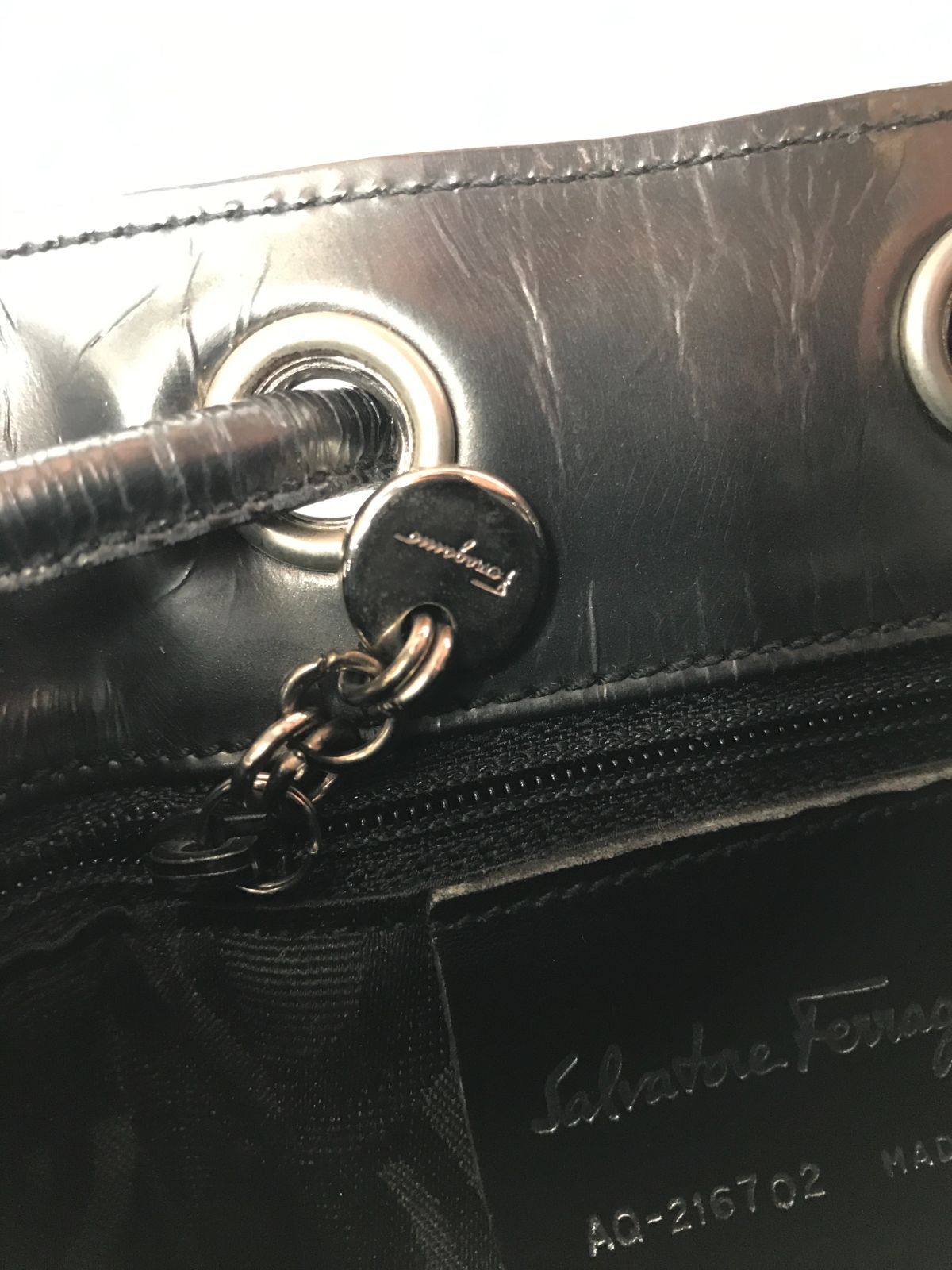 希少 Salvatore Ferragamo フェラガモ 巾着型 ミニ リュック パテント