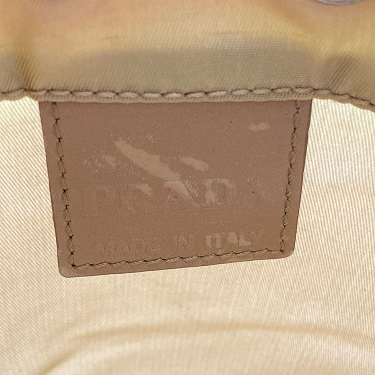 PRADA(プラダ) ポーチ - ベージュ 巾着型 - メルカリ