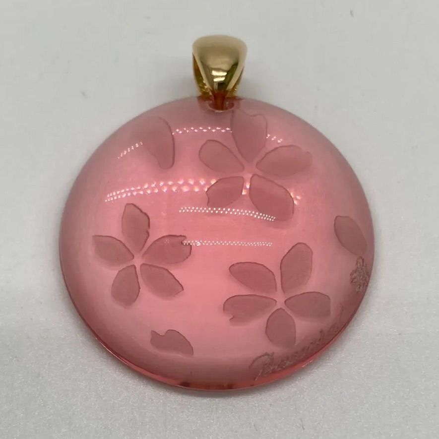 バカラ×ゲラン k18 クリスタルガラス 桜 ペンダントトップス - メルカリ