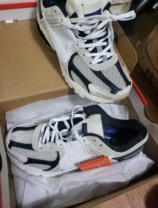 ナイキ ズーム ボメロ5 ライトボーン アンド ブラック