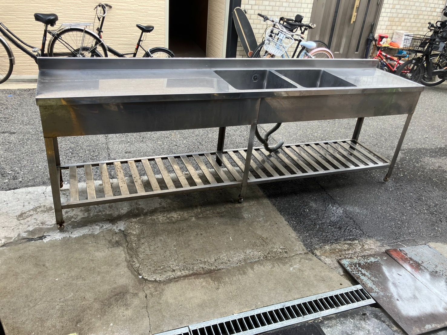 中古】大阪引取限定 2層シンクと作業スペース 幅265cm バックガード