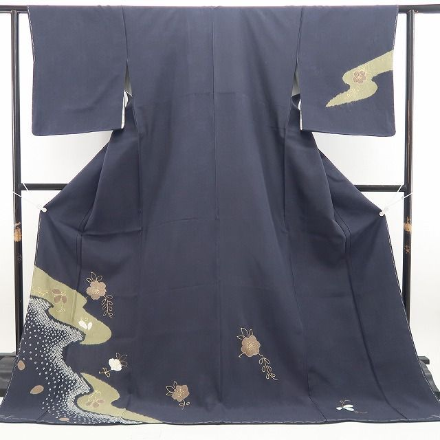 ❁tomihisa❁新品 絞り 着物 正絹 仕付け糸付”凛と静かに華やぎ