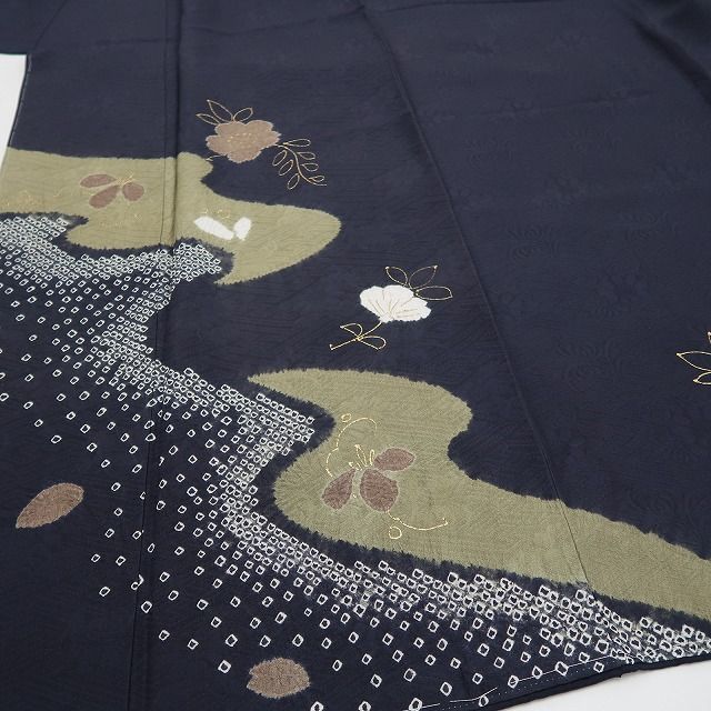 ❁tomihisa❁新品 絞り 着物 正絹 仕付け糸付”凛と静かに華やぎ
