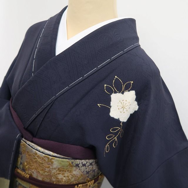 ❁tomihisa❁新品 絞り 着物 正絹 仕付け糸付”凛と静かに華やぎ