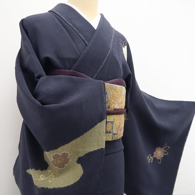 ❁tomihisa❁新品 絞り 着物 正絹 仕付け糸付”凛と静かに華やぎ
