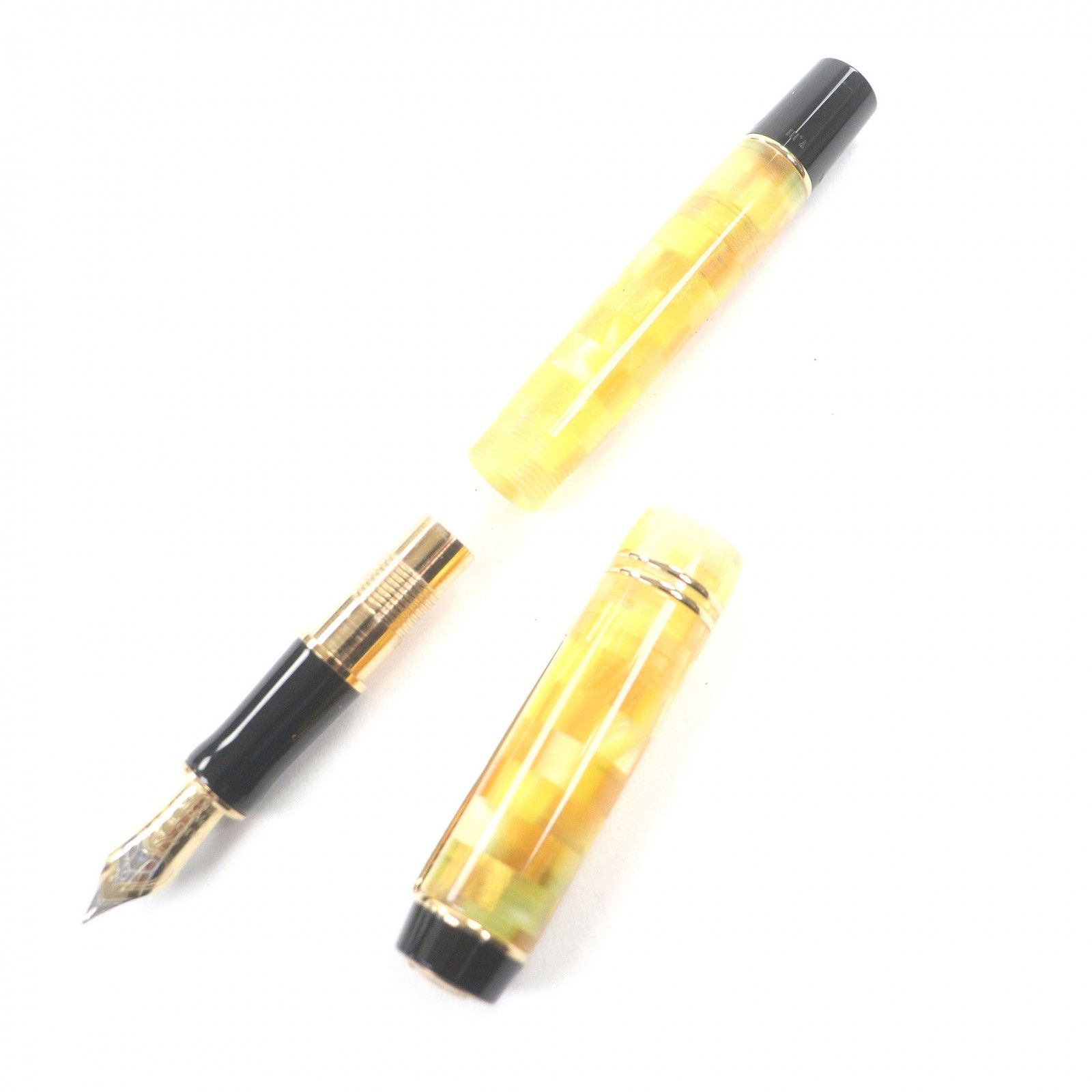 □PARKER パーカー デュオフィールド シリトンGT デミ 小型 ペン先18 K Fニブ チェック柄 キャップ式 万年筆 イエロー 英国製 メンズ