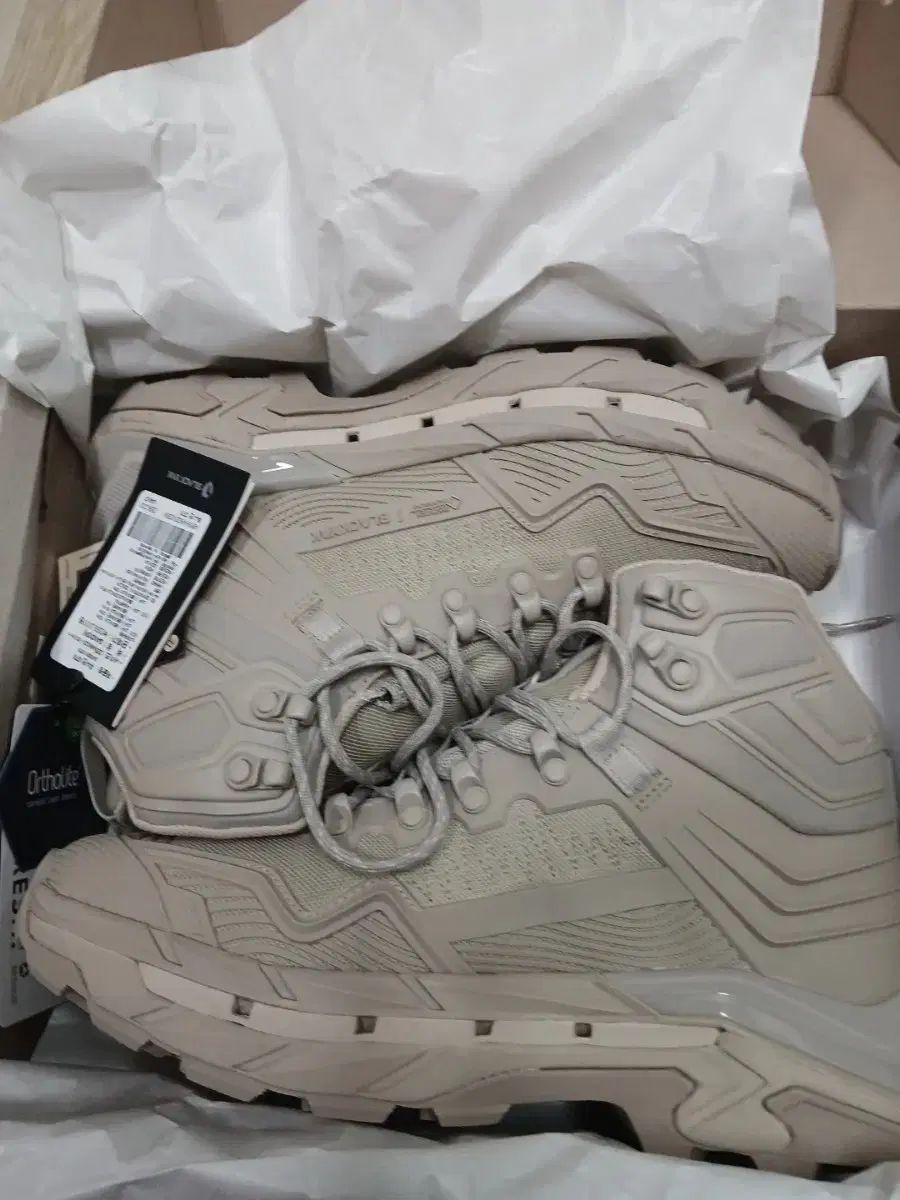 BLACK YAK ブラックヤク ゴアテックス 登山靴 ベージュ