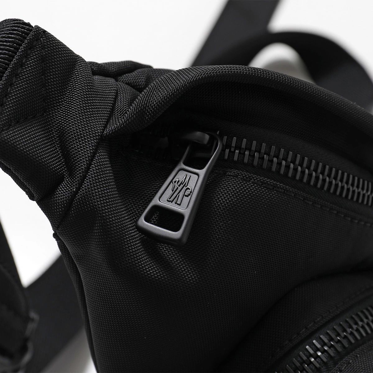 12 MONCLER モンクレール 5M00005 M7755 DURANCE ブラック ボディ