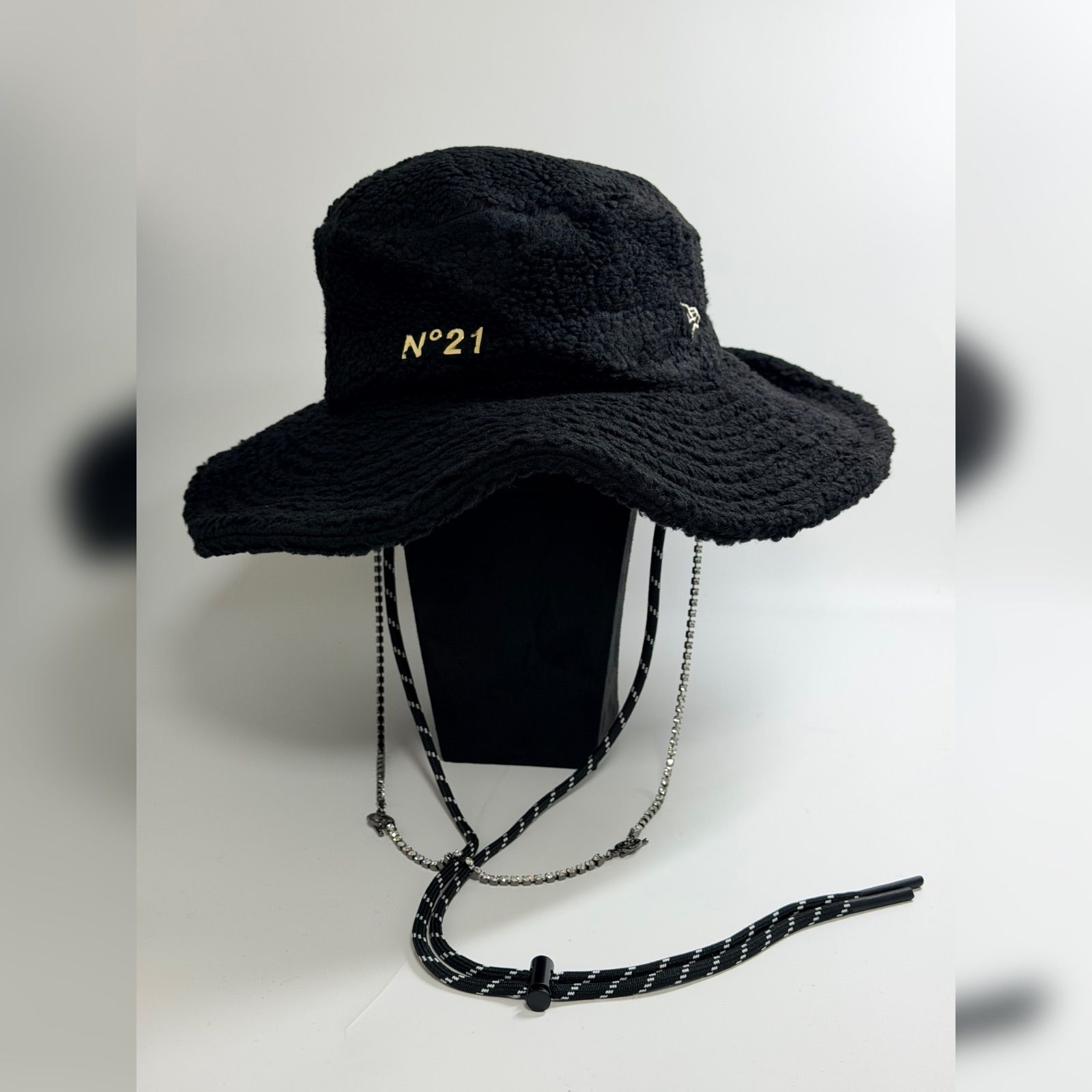 早い者勝ちN°21☆NEW ERAコラボ　ヌメロ　バケットハット　M〜L☆未使用 新品未使用】N°21 × NEW ERA コラボ バケットハット 早い者勝ち - メルカリ