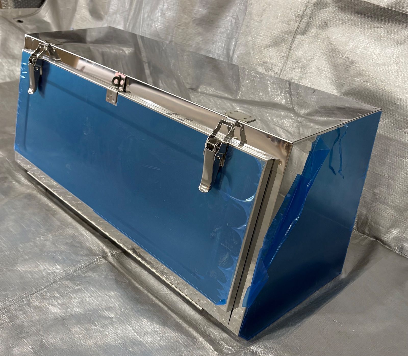 ステンレス工具箱900 ステー付き 送料無料 デコトラ 工具箱 デコトラ トラック ステンレス 楽天市場】ステンレス 工具箱