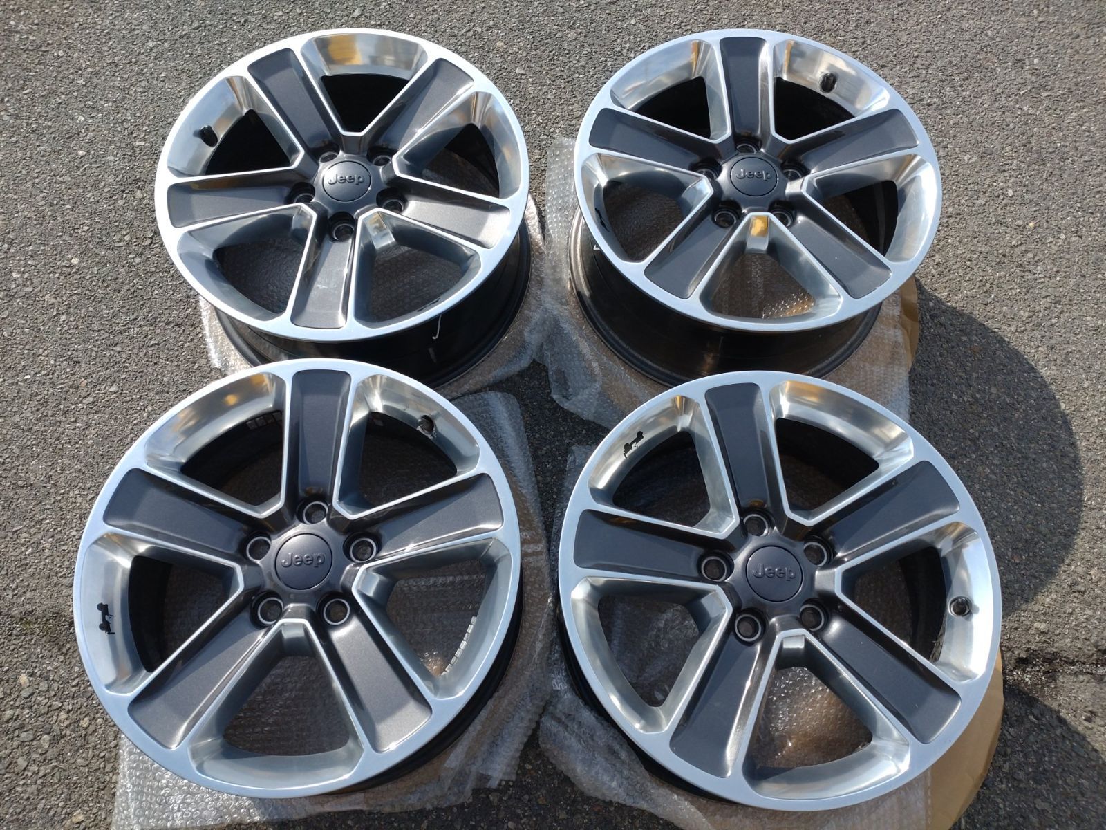A:o!ジープ JKラングラー純正 18×7.5J+44.45 5H/127 JEEP A:o!ジープ JKラングラー純正 18×7.5J+44.45 5H/127 JEEP