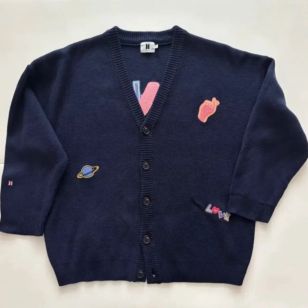 BTS 防弾少年団 DNA ネイビー色 刺繍 カーディガン