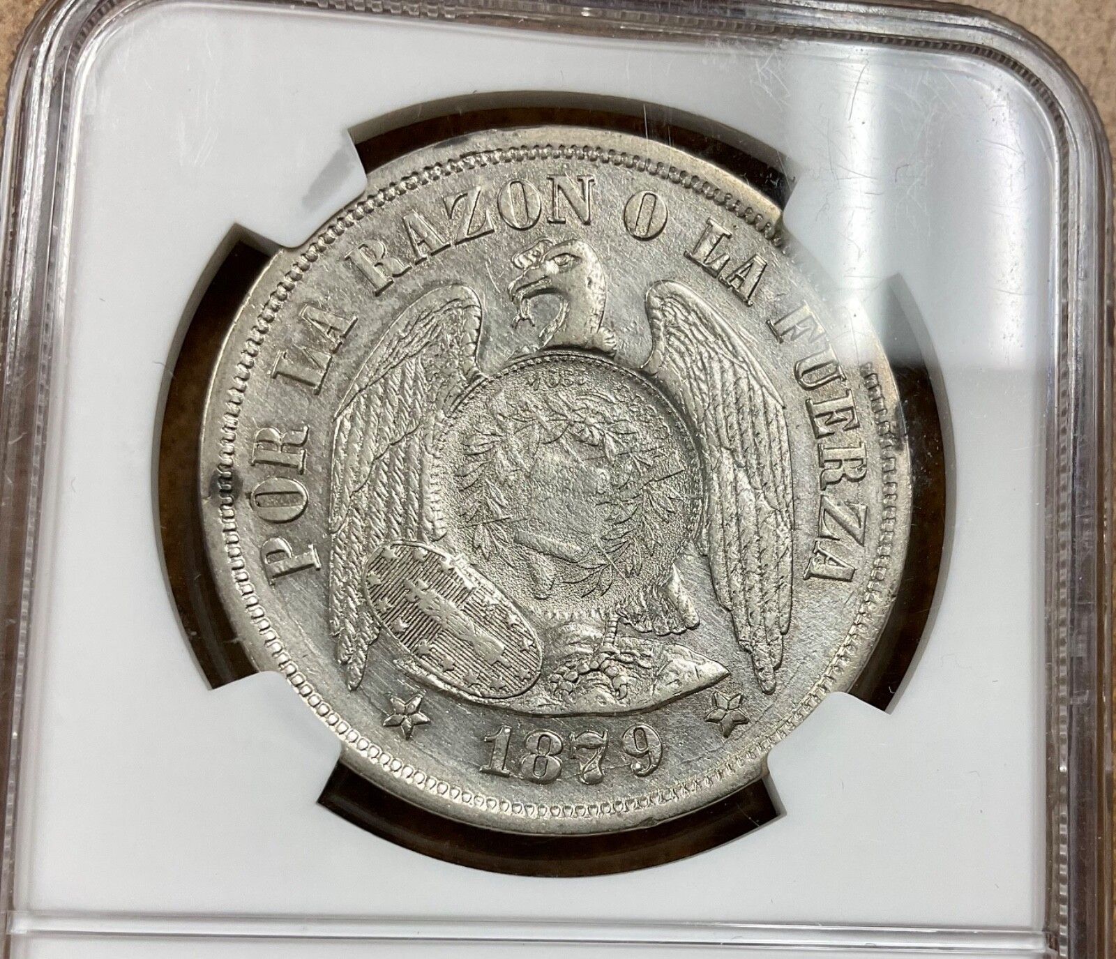 グアテマラ 1894 ペソ 1/2R カウンター刻印 1879 チリ ペソ NGC XF の