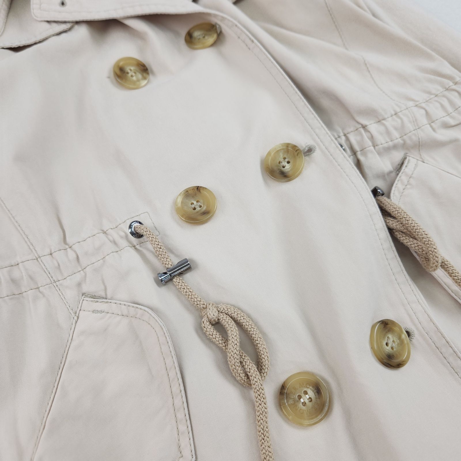 【良品】モンクレール★TARIECスプリングコート　トレンチ　ベージュ　ワッペン MONCLER トレンチコート 希少 TARIEC ロゴワッペン ベージュ - メルカリ