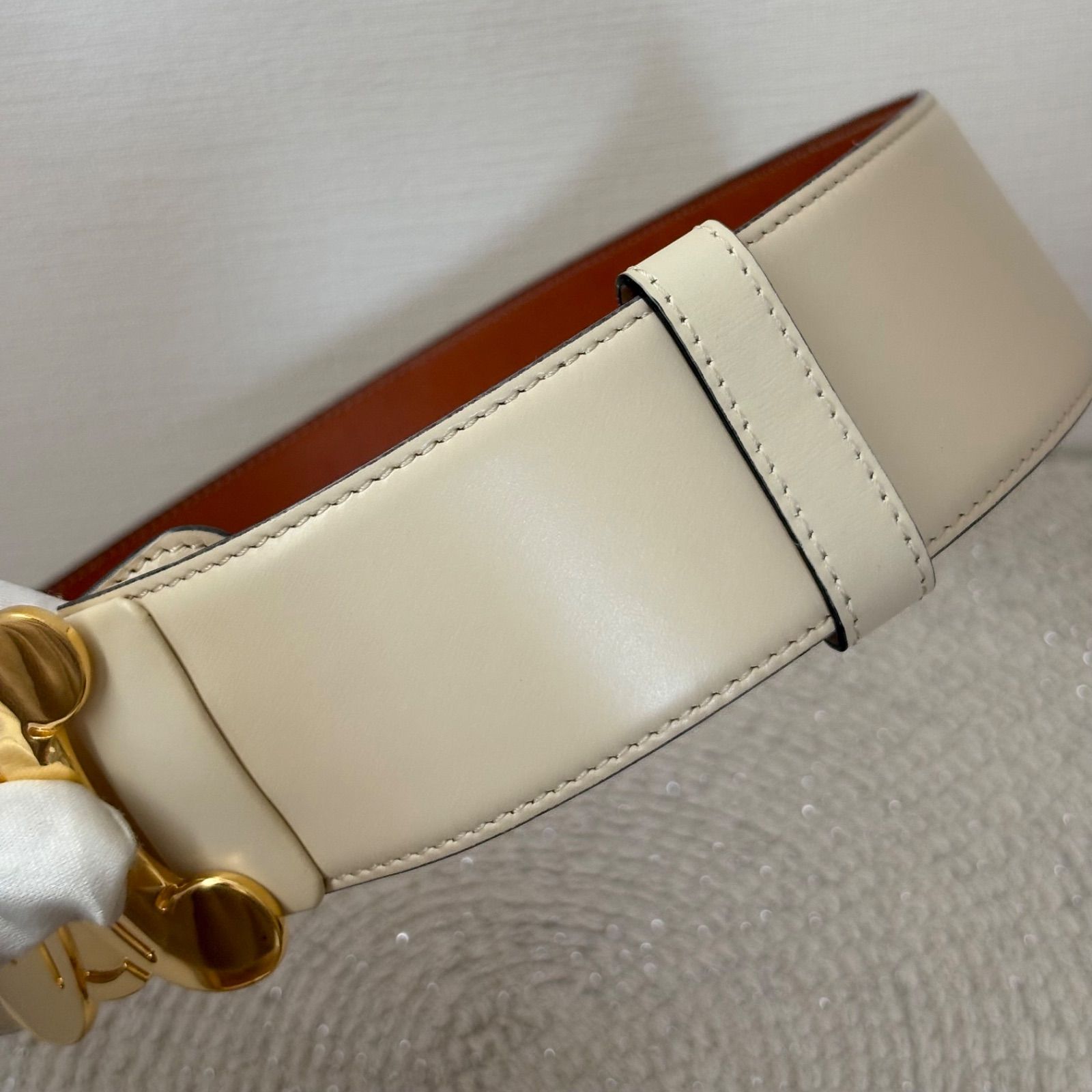 【極美品】セリーヌ トリオンフ レザー ゴールド金具ベルト ホワイト系 極美品】セリーヌ トリオンフ レザー ゴールド 金具 ベルト レディース