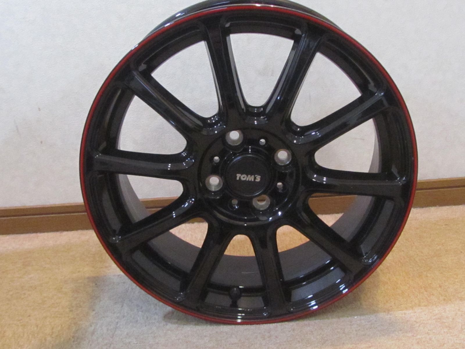 TOM'S　トムス　ブラック+リムレッドライン ホイール　16インチ　2本のみ 新品未使用品】TOM'S トムス ブラック+リムレッドライン ホイール 16